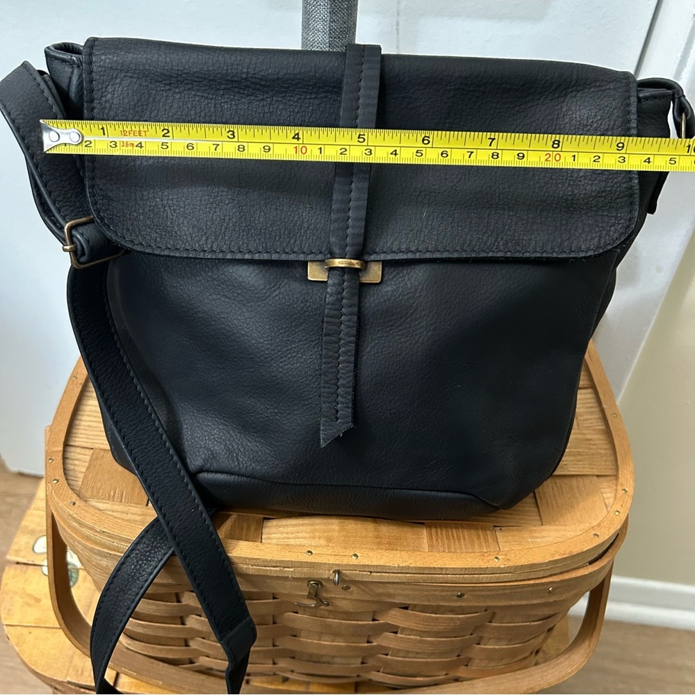 Capricho De Muñeca Soft Lightweight Black Leather Crossbody Bag - Picture 10 of 11